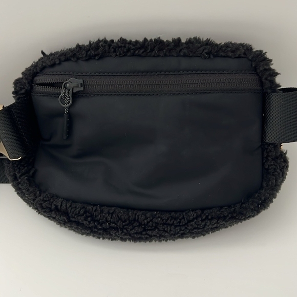 LULULEMON SHERPA FLEECE CROSSBODY - Picture 3 of 3
